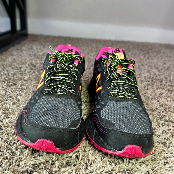 NEW BALANCE WTE531B1 Trail Running Shoes Women’s Size 6.5 Gray Pink Athletic - Picture 4 of 9